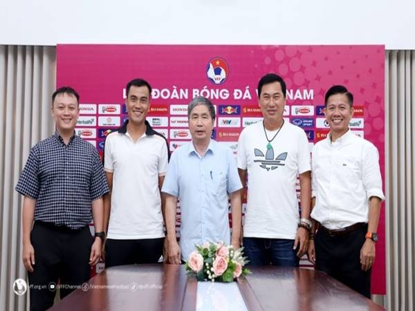 Bóng đá Việt Nam 2/4: Lộ dàn trợ lý của HLV Hoàng Anh Tuấn