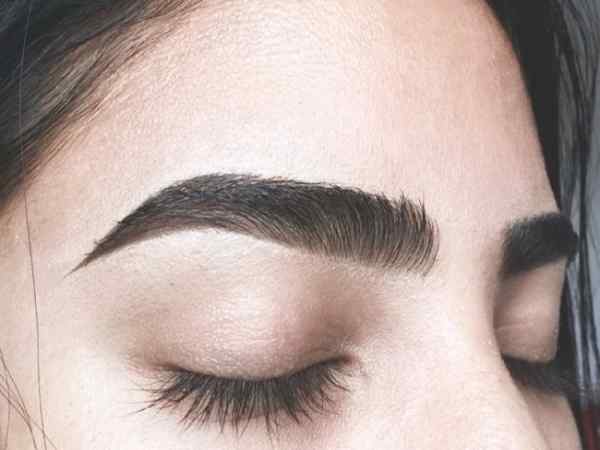 cách làm mờ vết xăm lông mày tại nhà