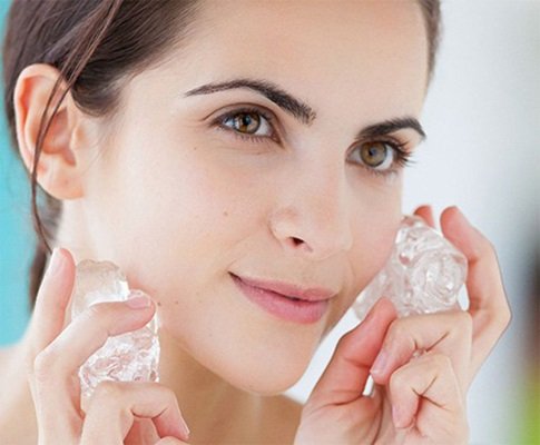 Sử dụng đá lạnh thu nhỏ khít lỗ chân lông như thế nào