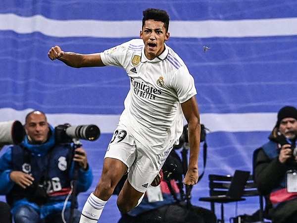 Chuyển nhượng 8/8 Real Madrid chào bán Alvaro Rodriguez