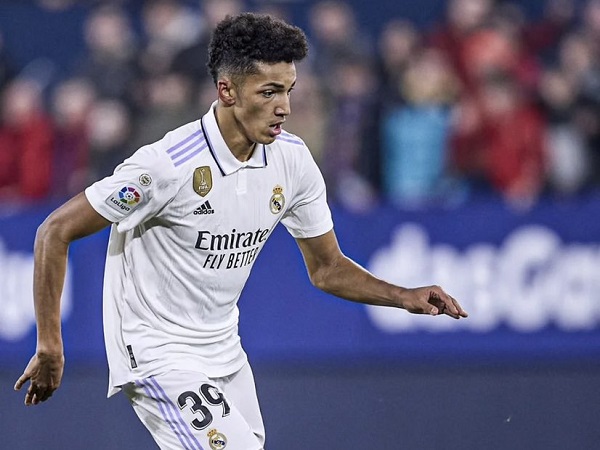 Chuyển nhượng 8/8 Real Madrid chào bán Alvaro Rodriguez