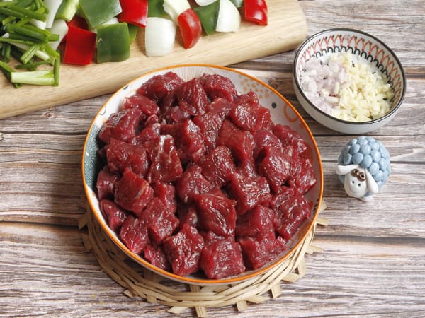 Nguyên liệu làm bò lúc lắc