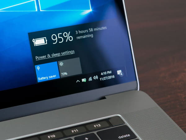 Có nên vừa sạc vừa dùng Laptop