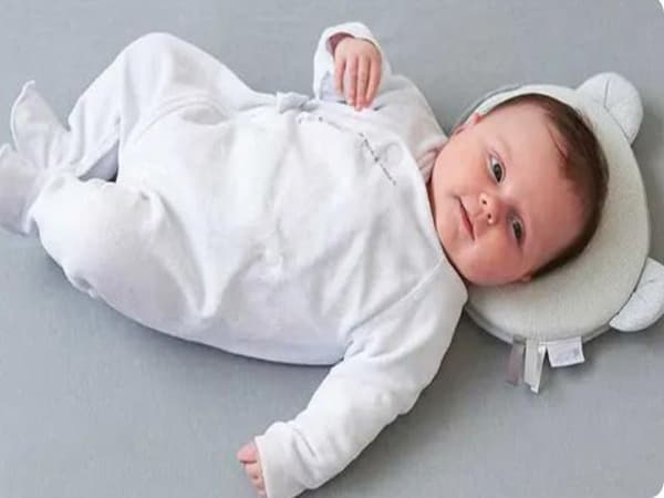 Trẻ sơ sinh có nên nằm gối không